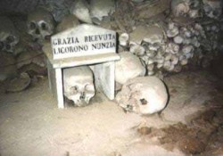 Le capuzzelle al cimitero delle Fontanelle