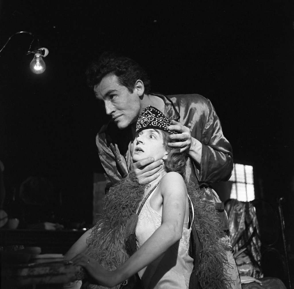 Rina Morelli e Vittorio Gassman (Kowalski),  <em> Un tram che si chiama desiderio</em>  (1949)