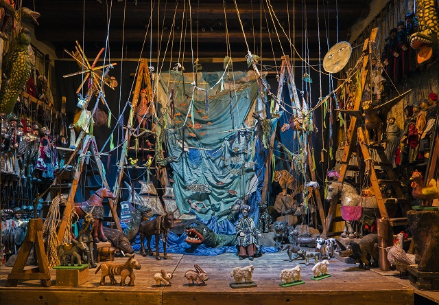 L'installazione di Tania Giordano <em>Animali, mostri e creature fantastiche nell’Arca dei pupi</em> (ph. Alessandro D'Amico)